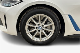 valkoinen BMW i4 2022 kuva 11.