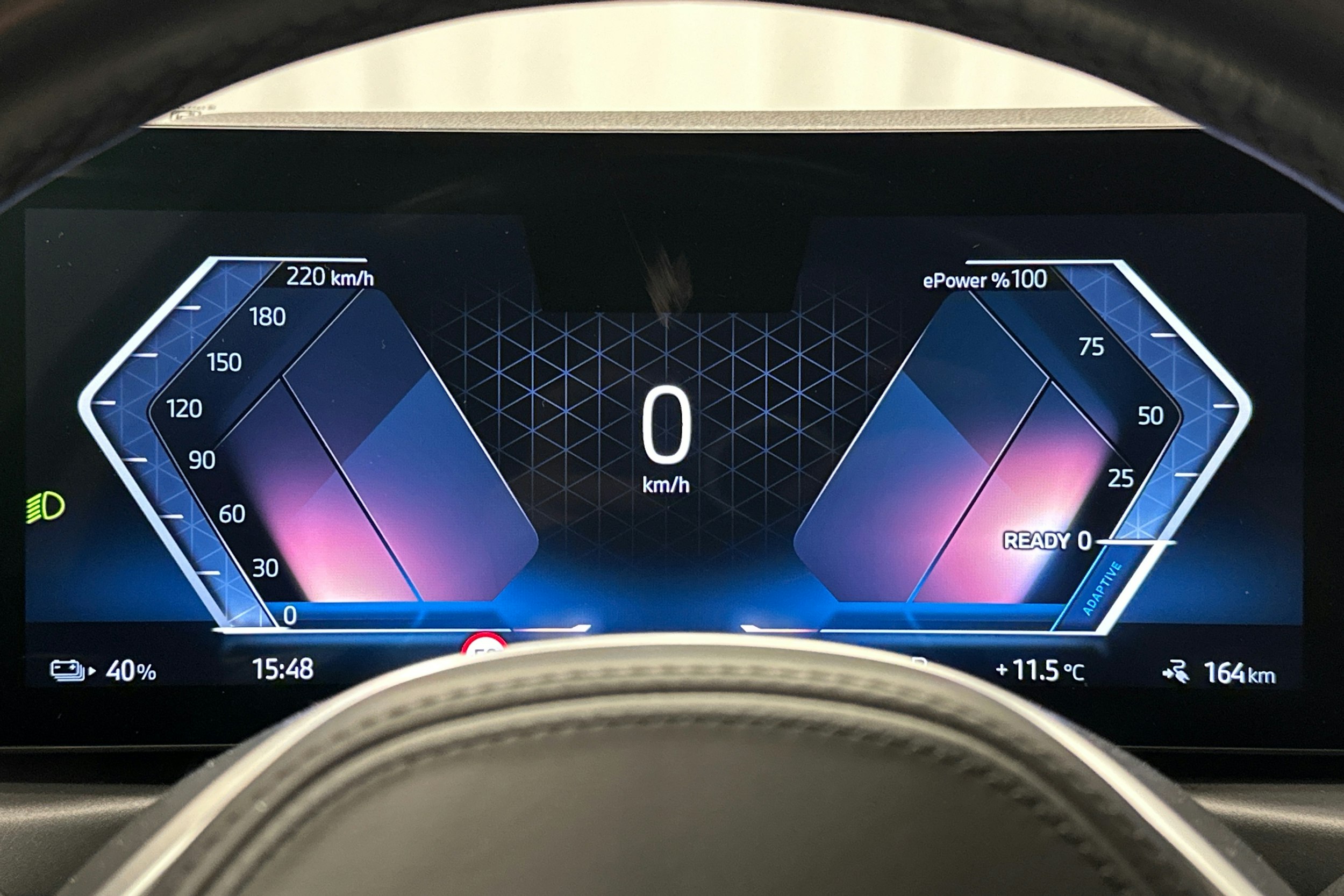 valkoinen BMW i4 2022 kuva 20.