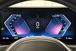 valkoinen BMW i4 2022 kuva 20.