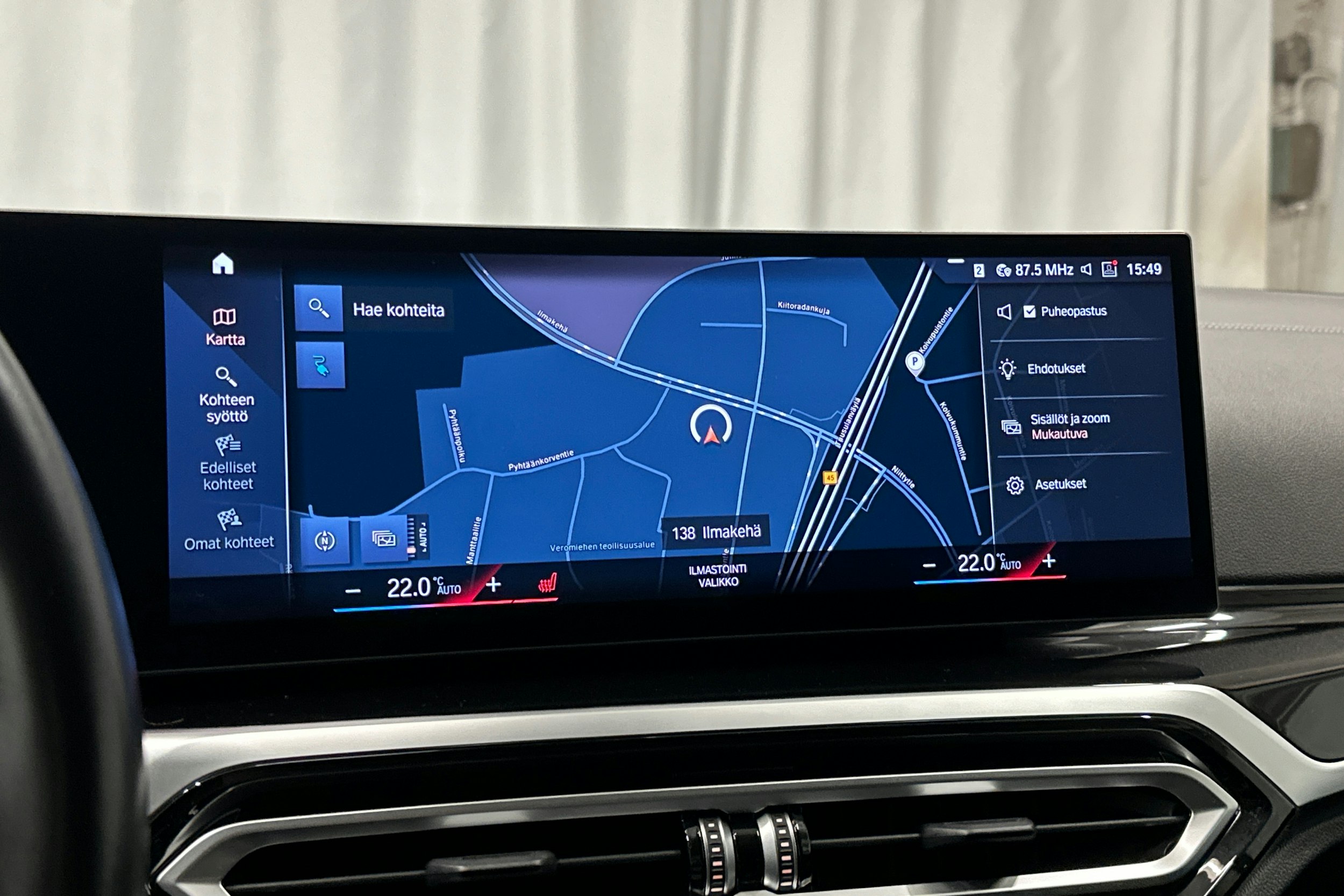 valkoinen BMW i4 2022 kuva 24.