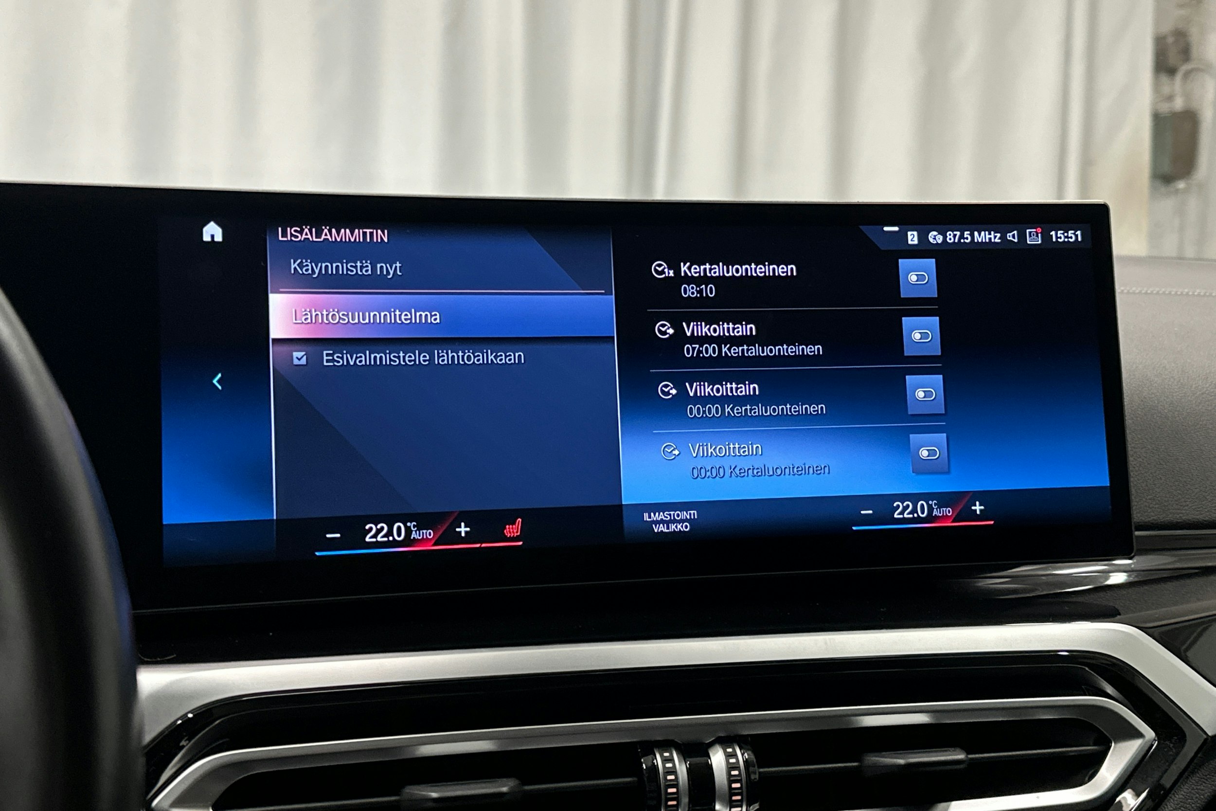 valkoinen BMW i4 2022 kuva 28.