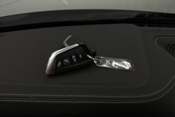 valkoinen BMW i4 2022 kuva 31.