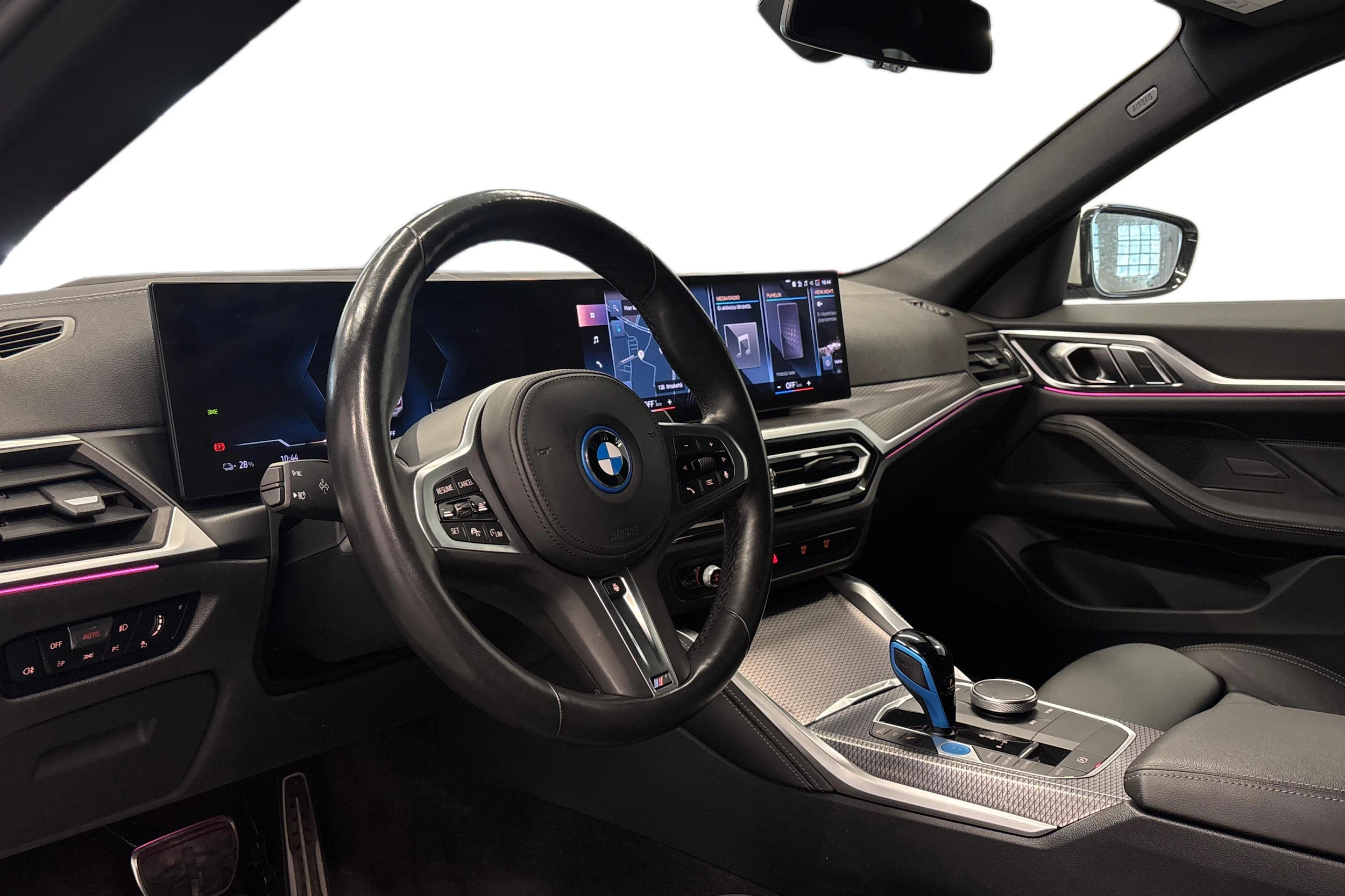 valkoinen BMW i4 2022 kuva 3.