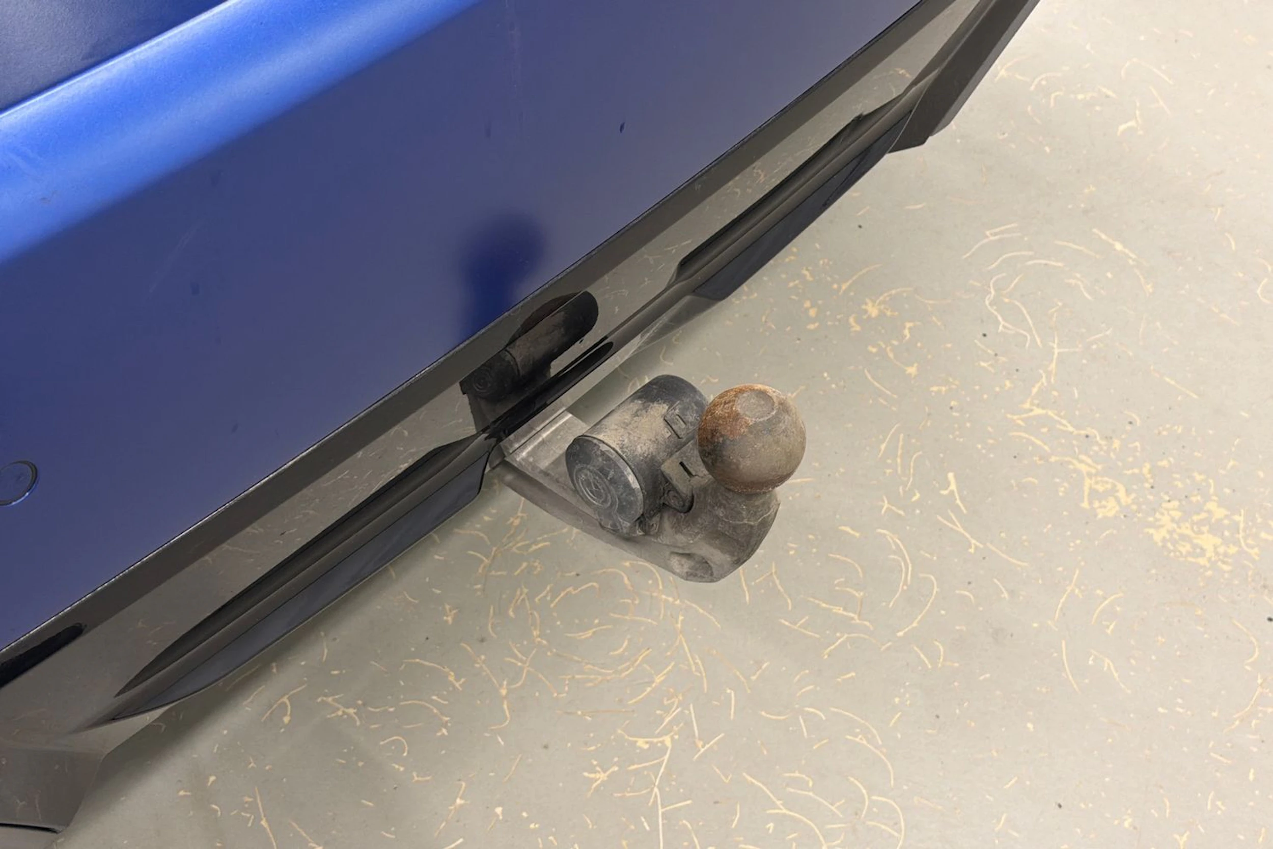 sininen BMW i4 2023 kuva 20.