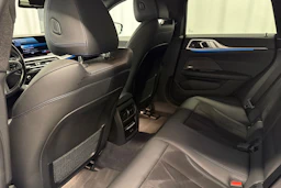 sininen BMW i4 2023 kuva 21.