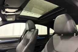 sininen BMW i4 2023 kuva 22.