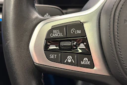 sininen BMW i4 2023 kuva 24.