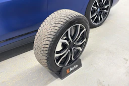 sininen BMW i4 2023 kuva 38.