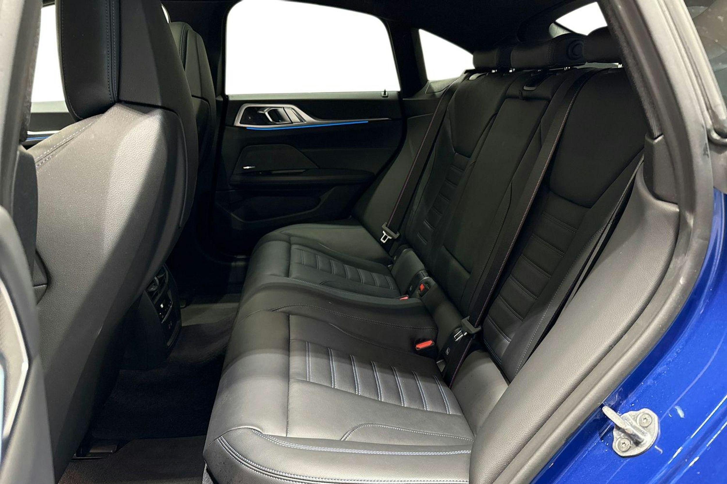 Sininen BMW i4 M50 2022 kuva 10.