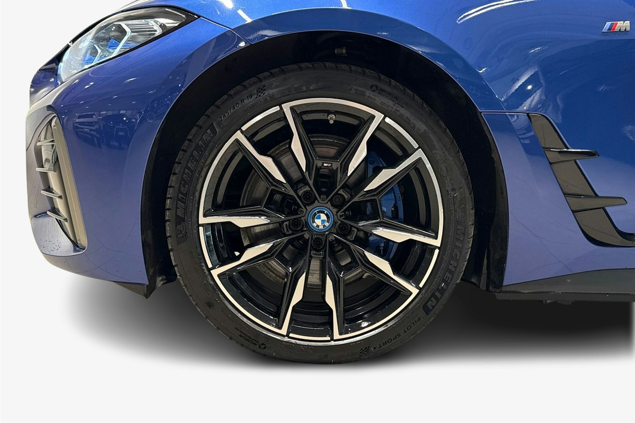 Sininen BMW i4 M50 2022 kuva 11.