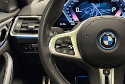 Sininen BMW i4 M50 2022 kuva 18.