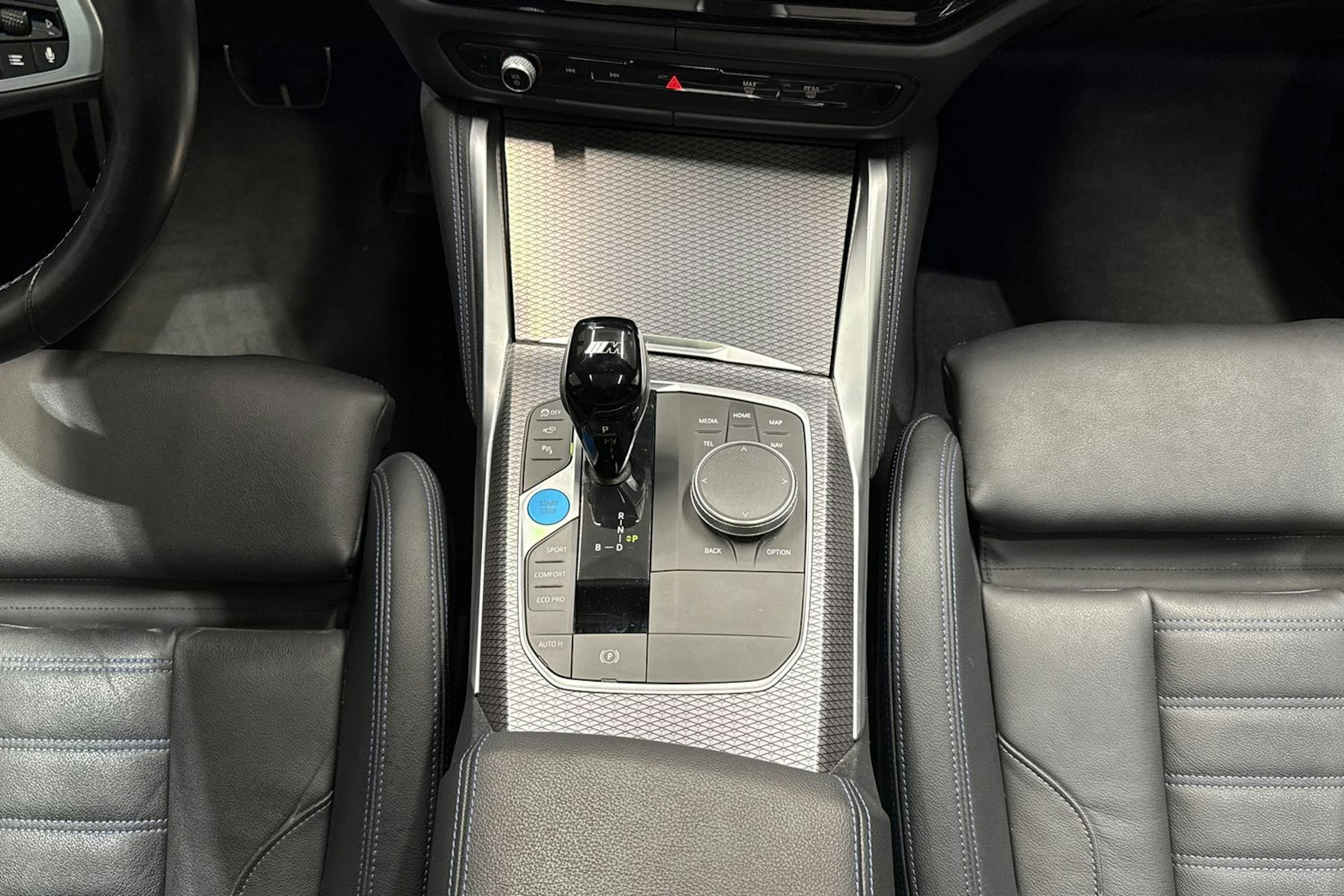 Sininen BMW i4 M50 2022 kuva 19.