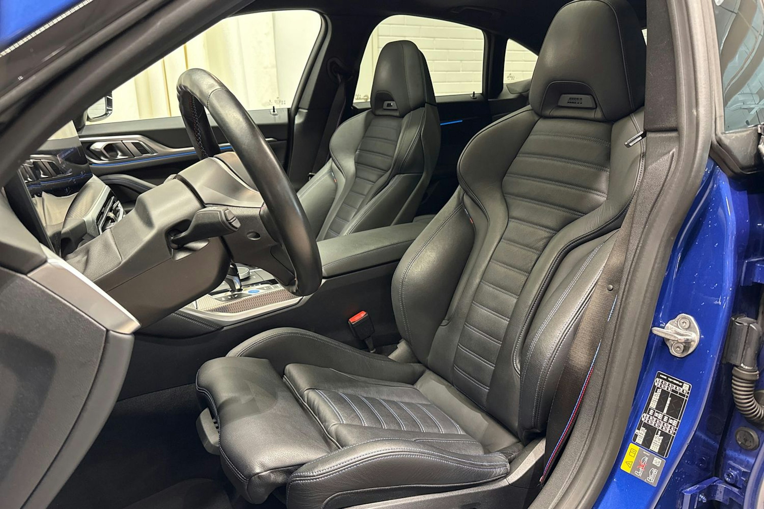Sininen BMW i4 M50 2022 kuva 20.