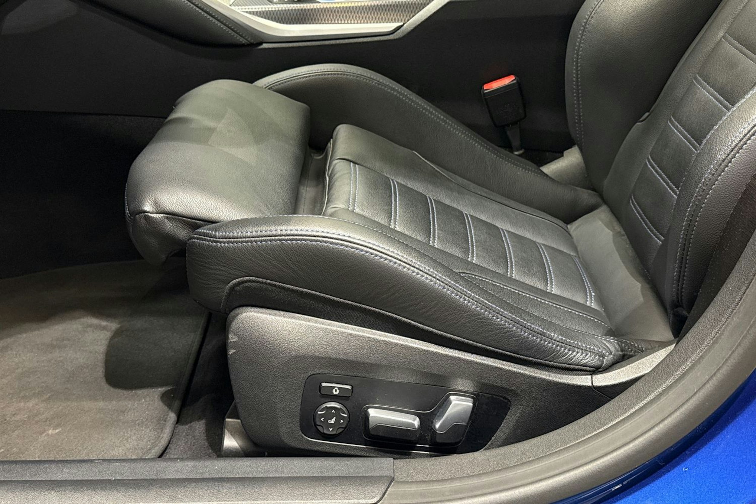 Sininen BMW i4 M50 2022 kuva 21.