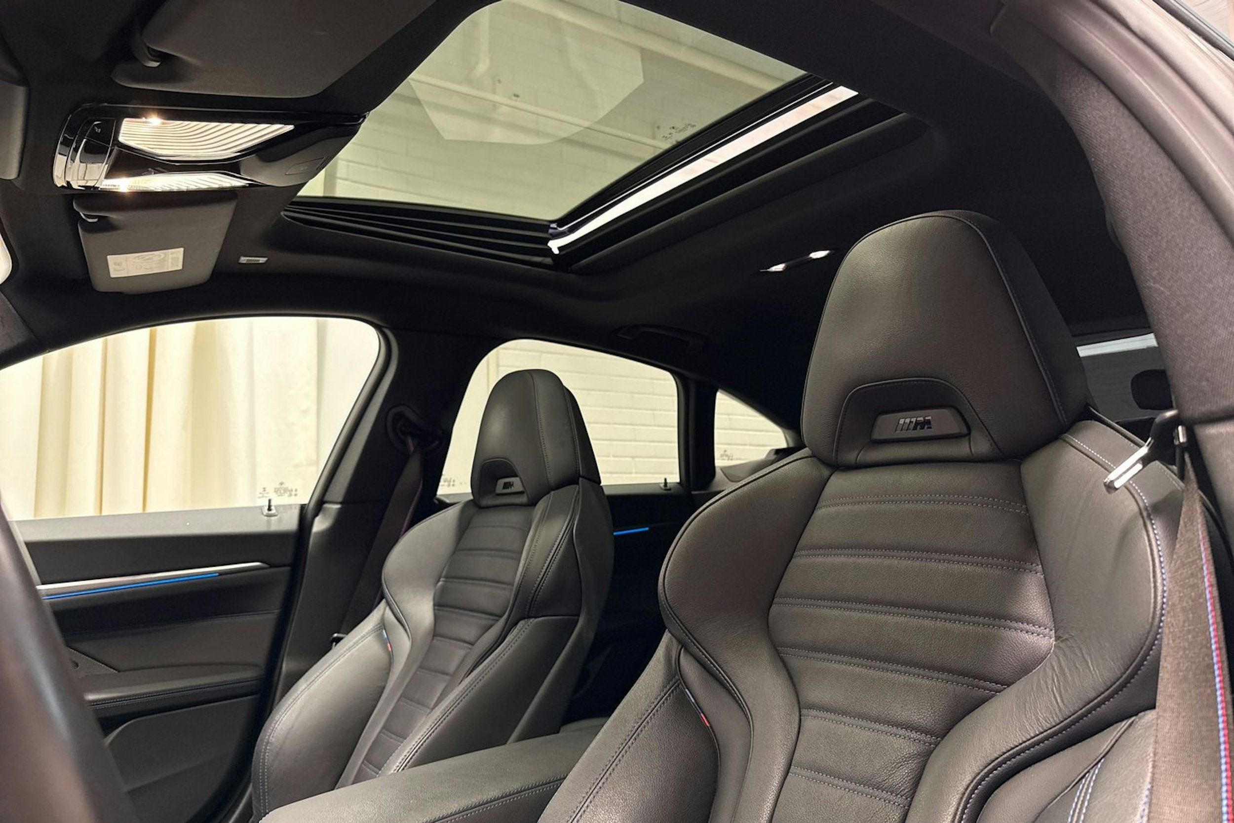 Sininen BMW i4 M50 2022 kuva 22.