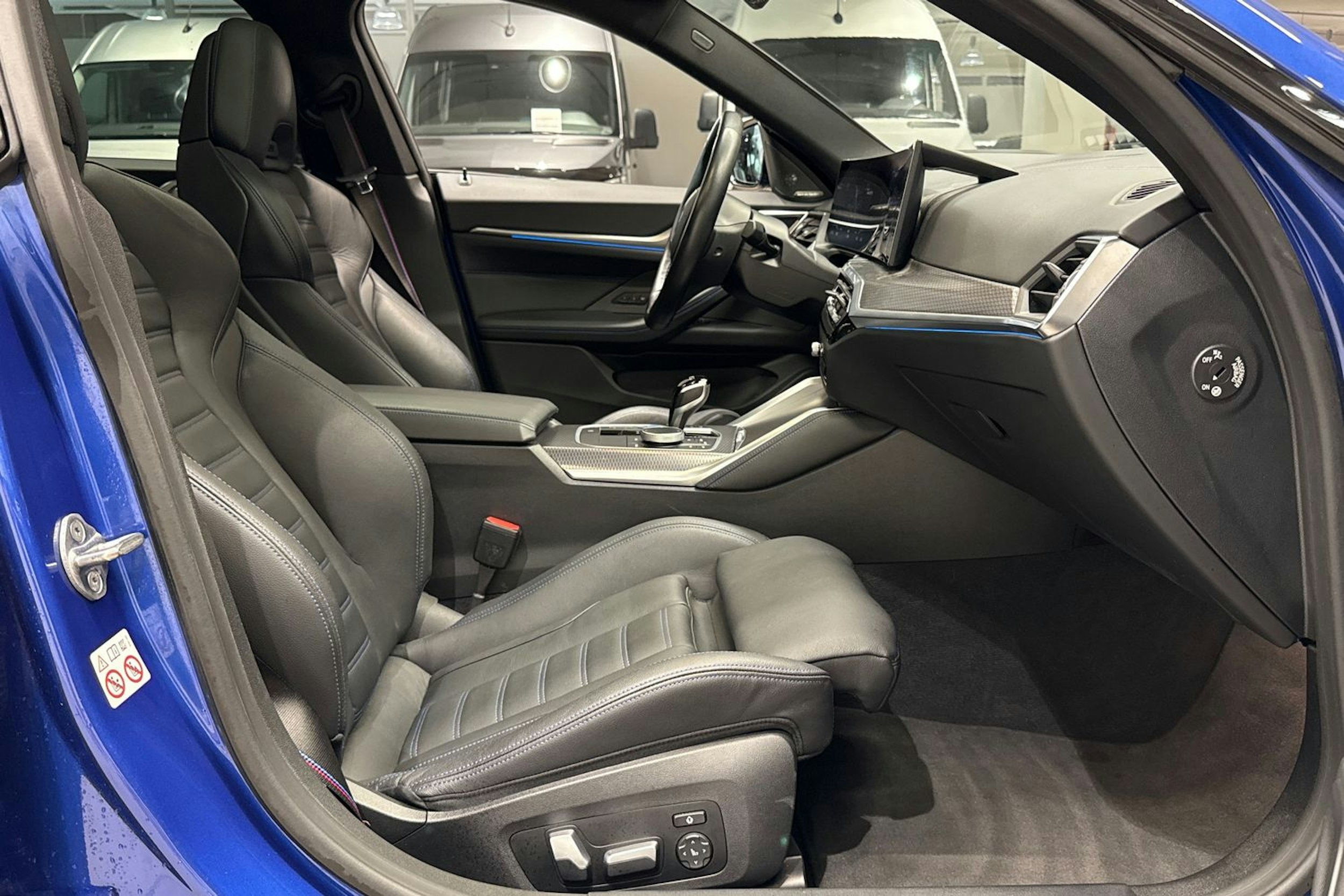 Sininen BMW i4 M50 2022 kuva 23.