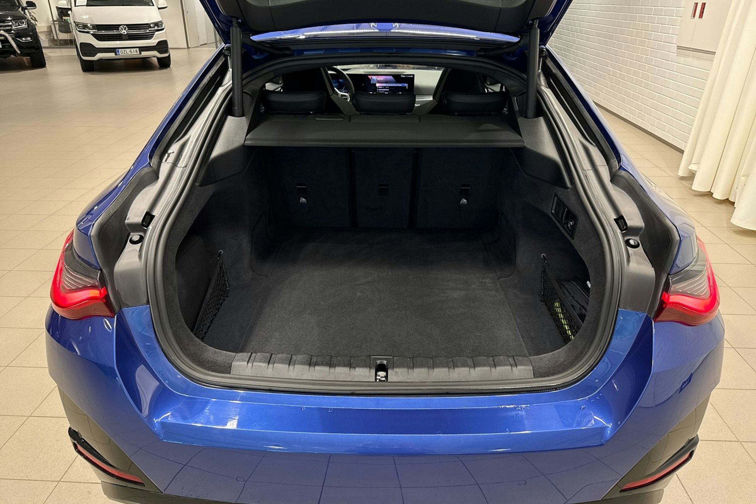 Sininen BMW i4 M50 2022 kuva 26.