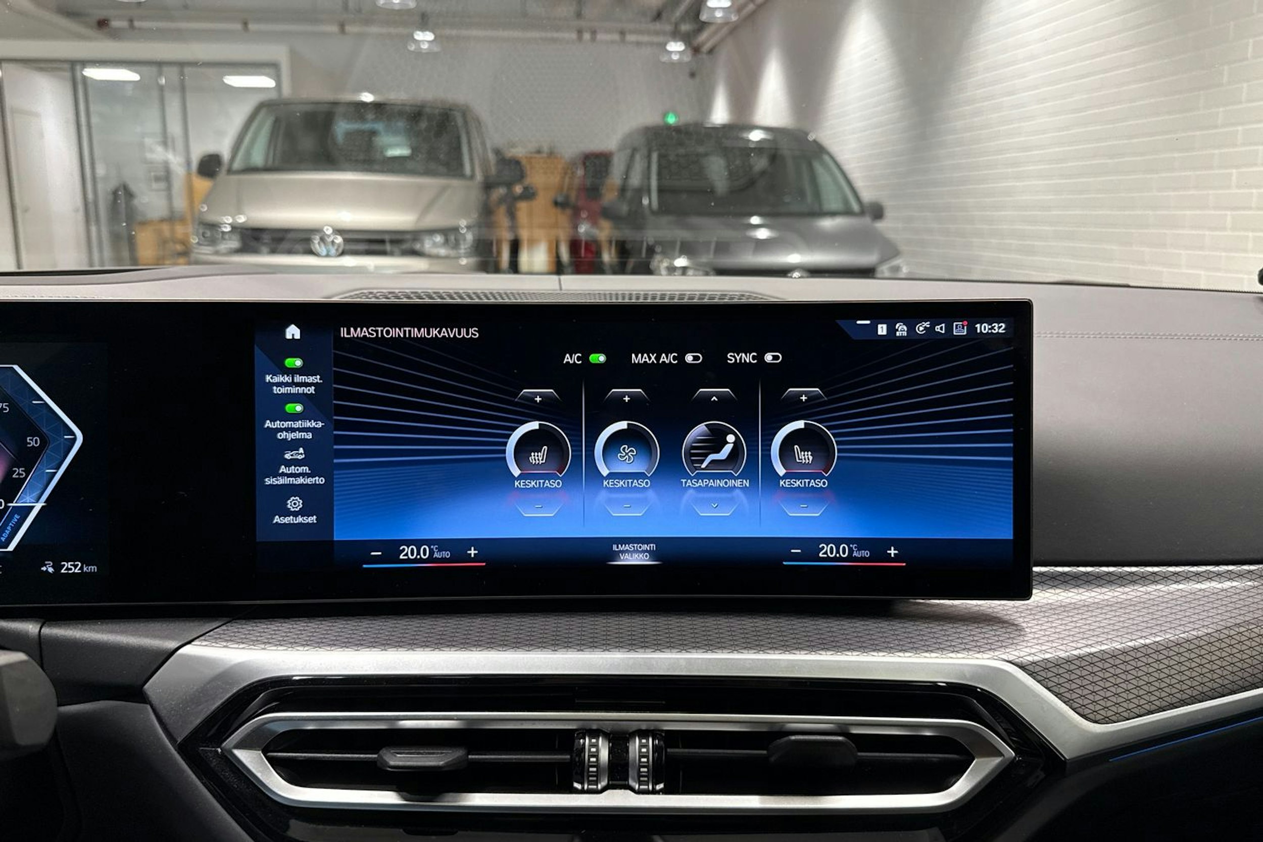 Sininen BMW i4 M50 2022 kuva 29.