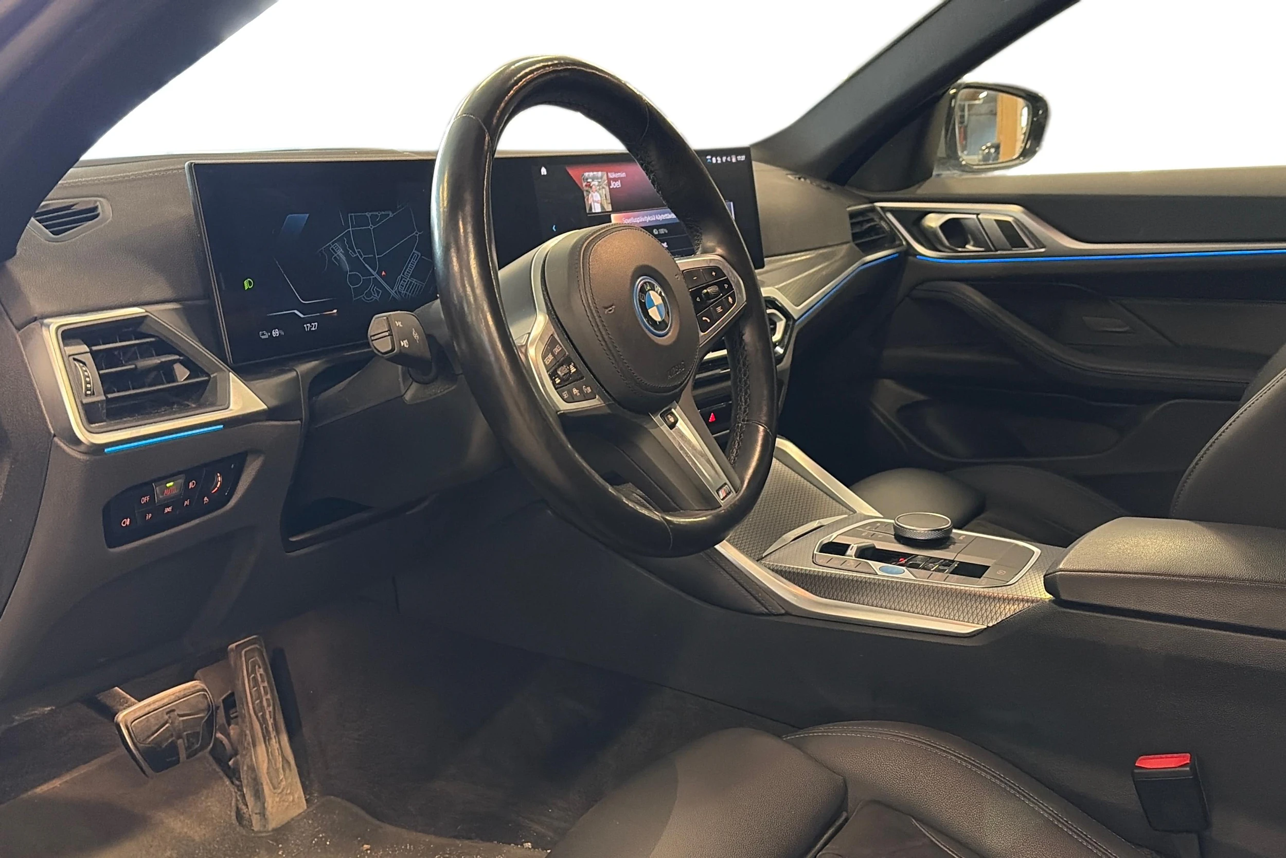 harmaa BMW i4 2023 kuva 3.