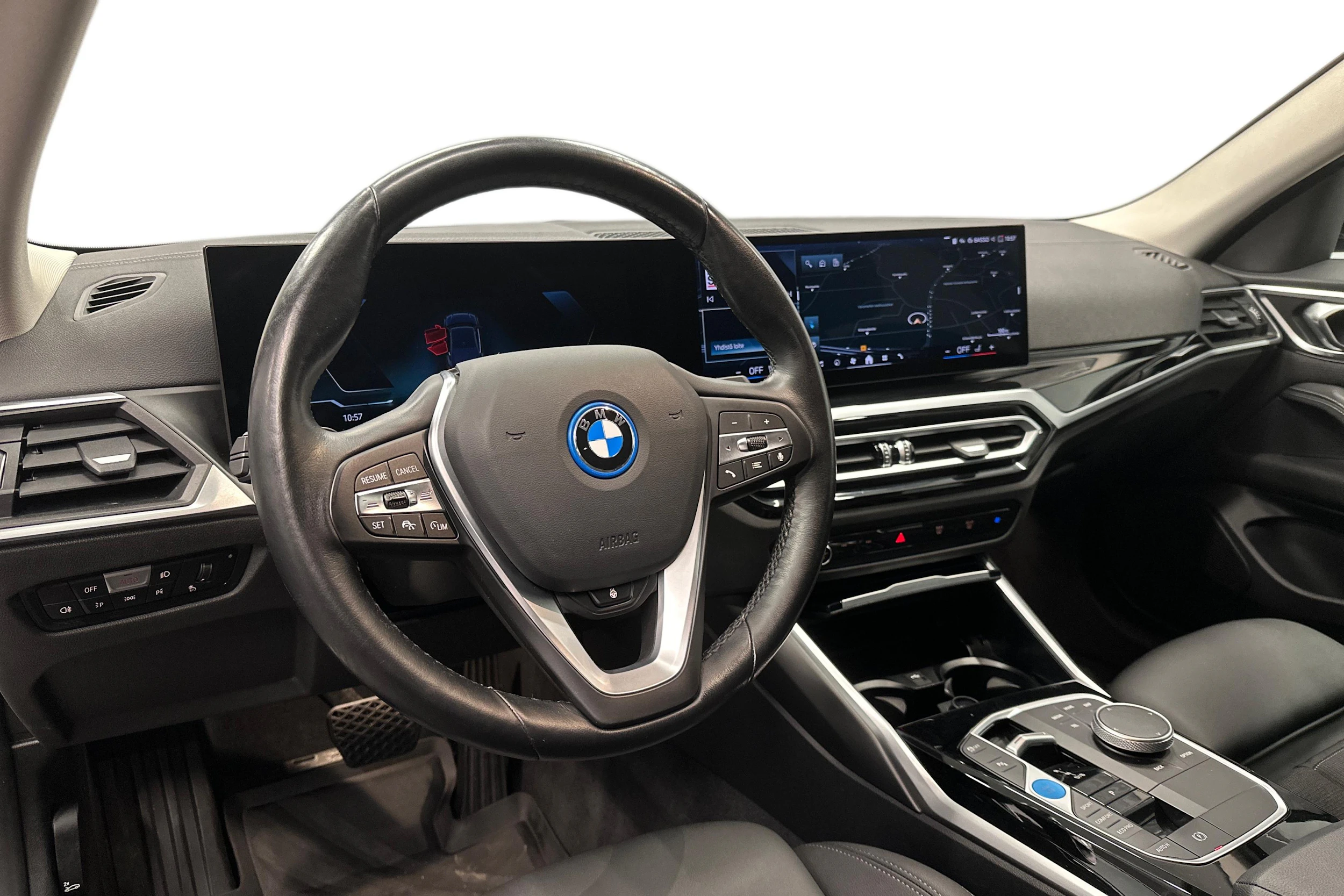 musta BMW i4 2023 kuva 6.