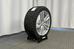 musta BMW i4 2023 kuva 10.