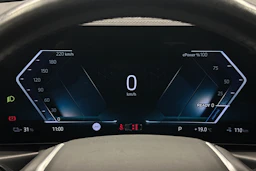musta BMW i4 2023 kuva 13.