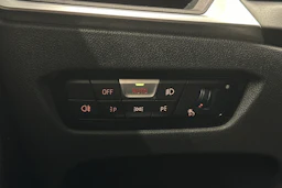 musta BMW i4 2023 kuva 14.