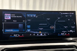 musta BMW i4 2023 kuva 16.
