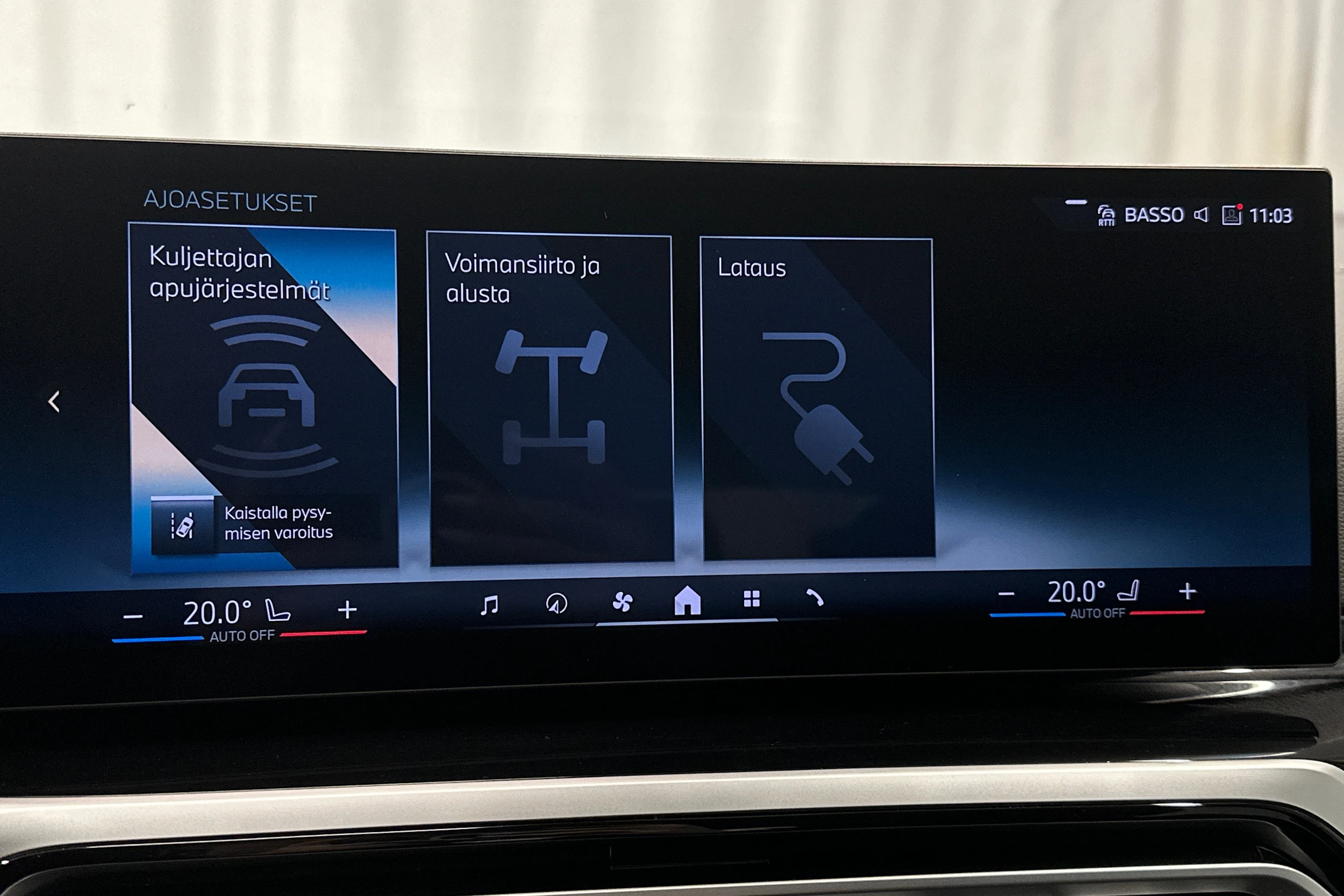 musta BMW i4 2023 kuva 21.