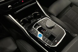 musta BMW i4 2023 kuva 32.