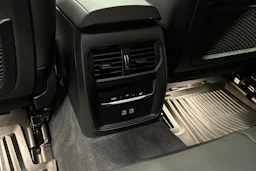 musta BMW i4 2023 kuva 34.