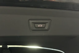 musta BMW i4 2023 kuva 38.