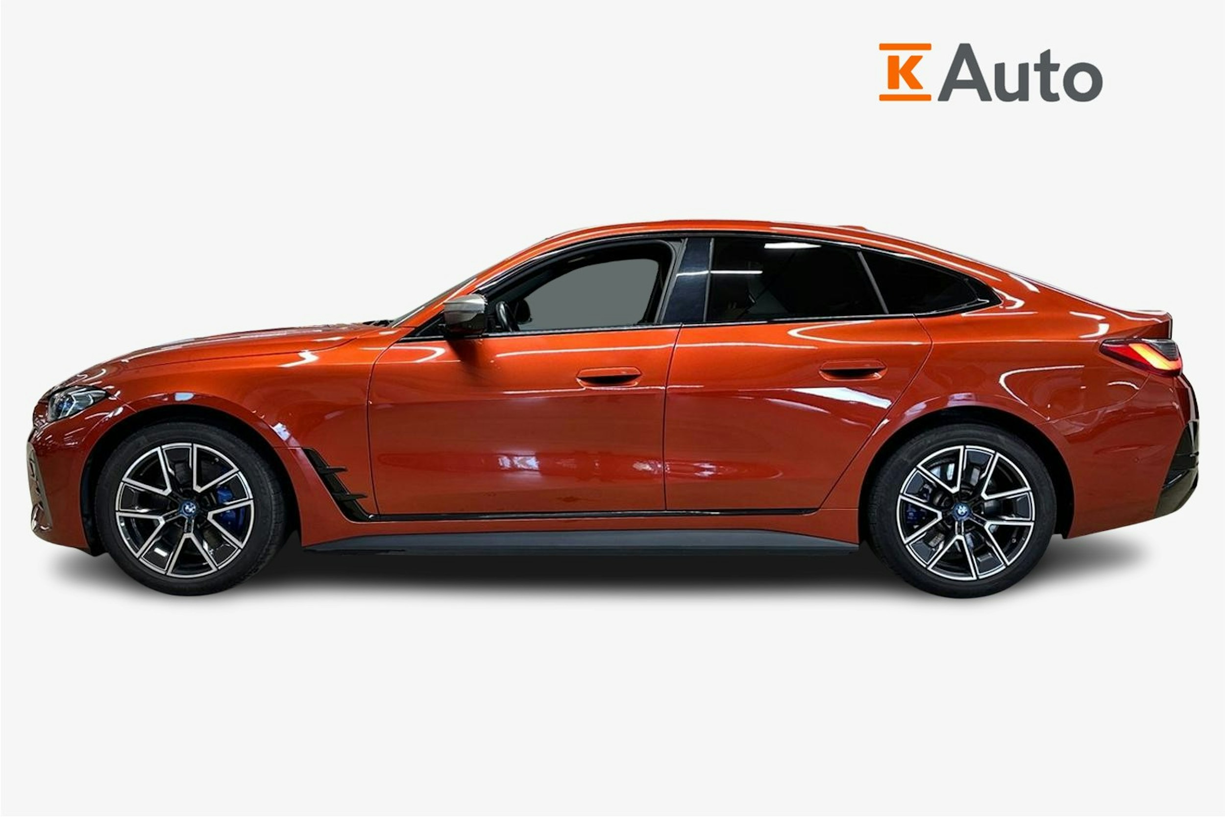 oranssi BMW i4 2023 kuva 6.
