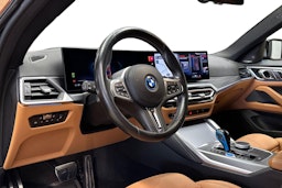 oranssi BMW i4 2023 kuva 7.