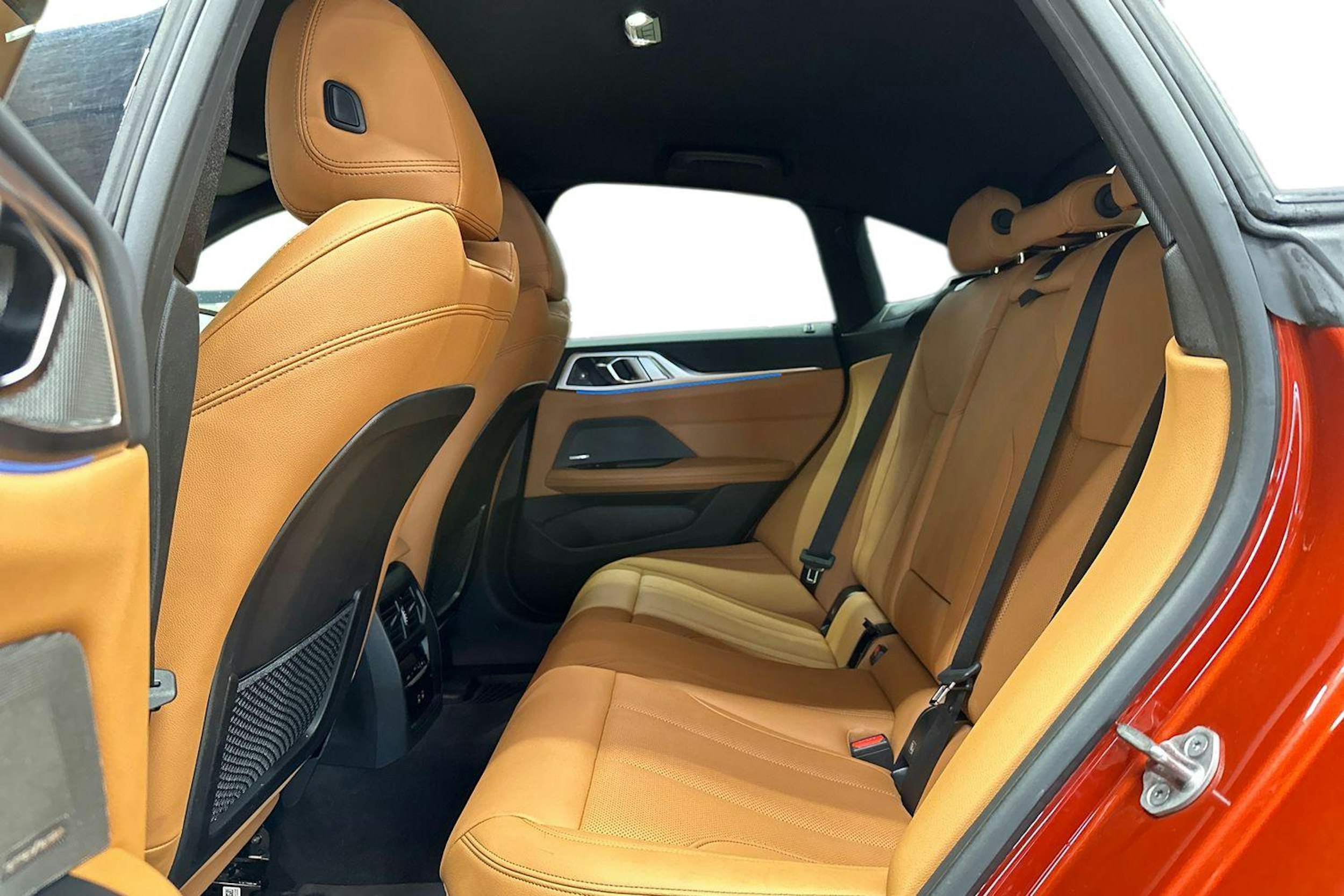 oranssi BMW i4 2023 kuva 10.
