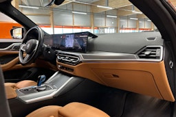 oranssi BMW i4 2023 kuva 14.