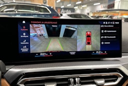 oranssi BMW i4 2023 kuva 21.