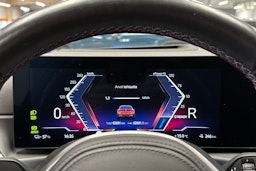 oranssi BMW i4 2023 kuva 25.