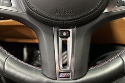 oranssi BMW i4 2023 kuva 28.