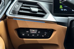 oranssi BMW i4 2023 kuva 29.
