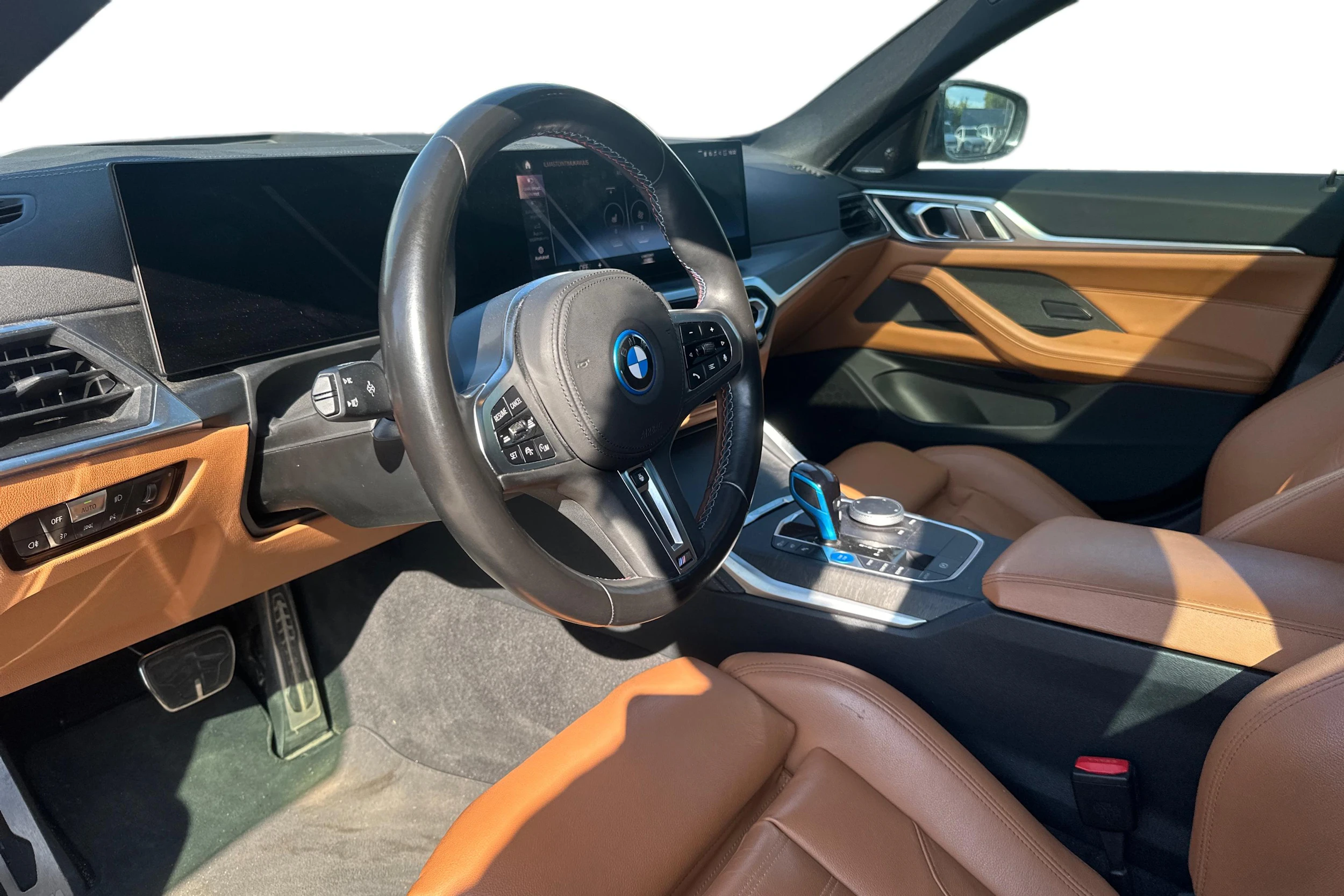 harmaa BMW i4 2023 kuva 3.