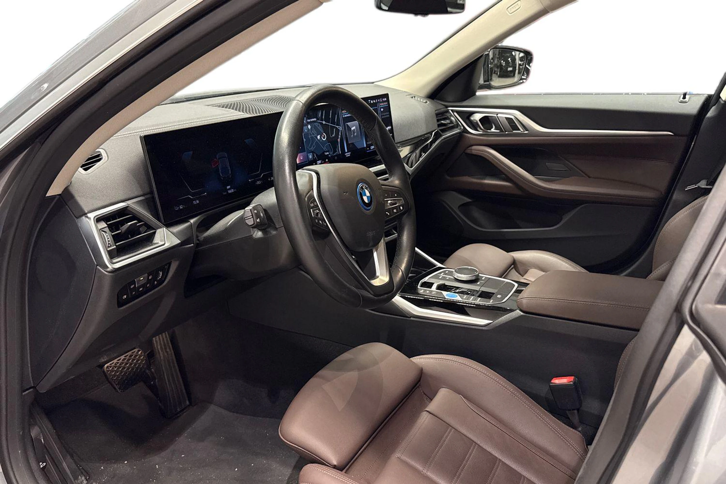 harmaa BMW i4 2023 kuva 3.