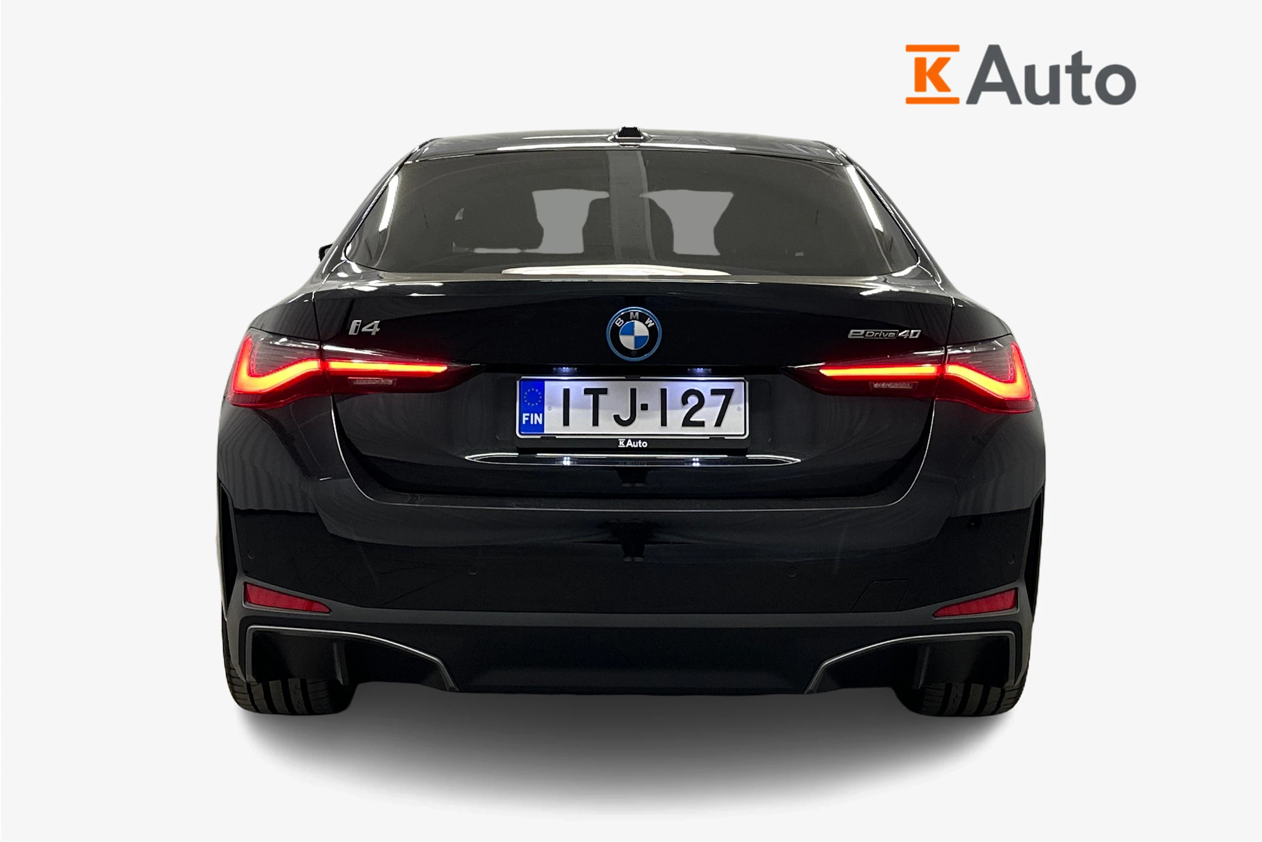 musta BMW i4 2023 kuva 3.