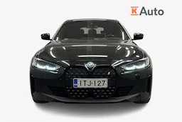 musta BMW i4 2023 kuva 4.
