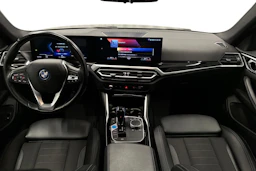 musta BMW i4 2023 kuva 7.