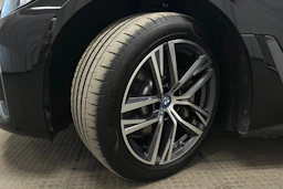 musta BMW i4 2023 kuva 10.