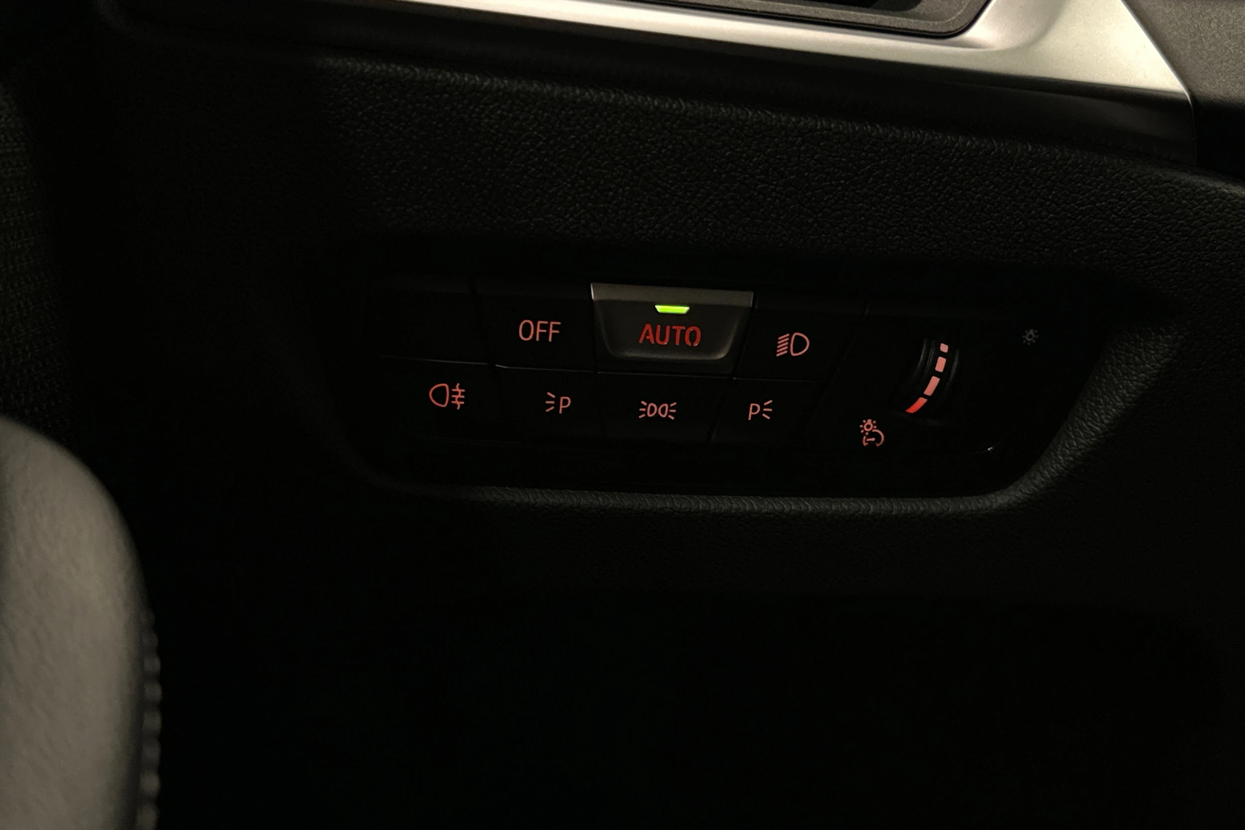 musta BMW i4 2023 kuva 15.