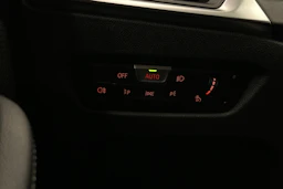 musta BMW i4 2023 kuva 15.