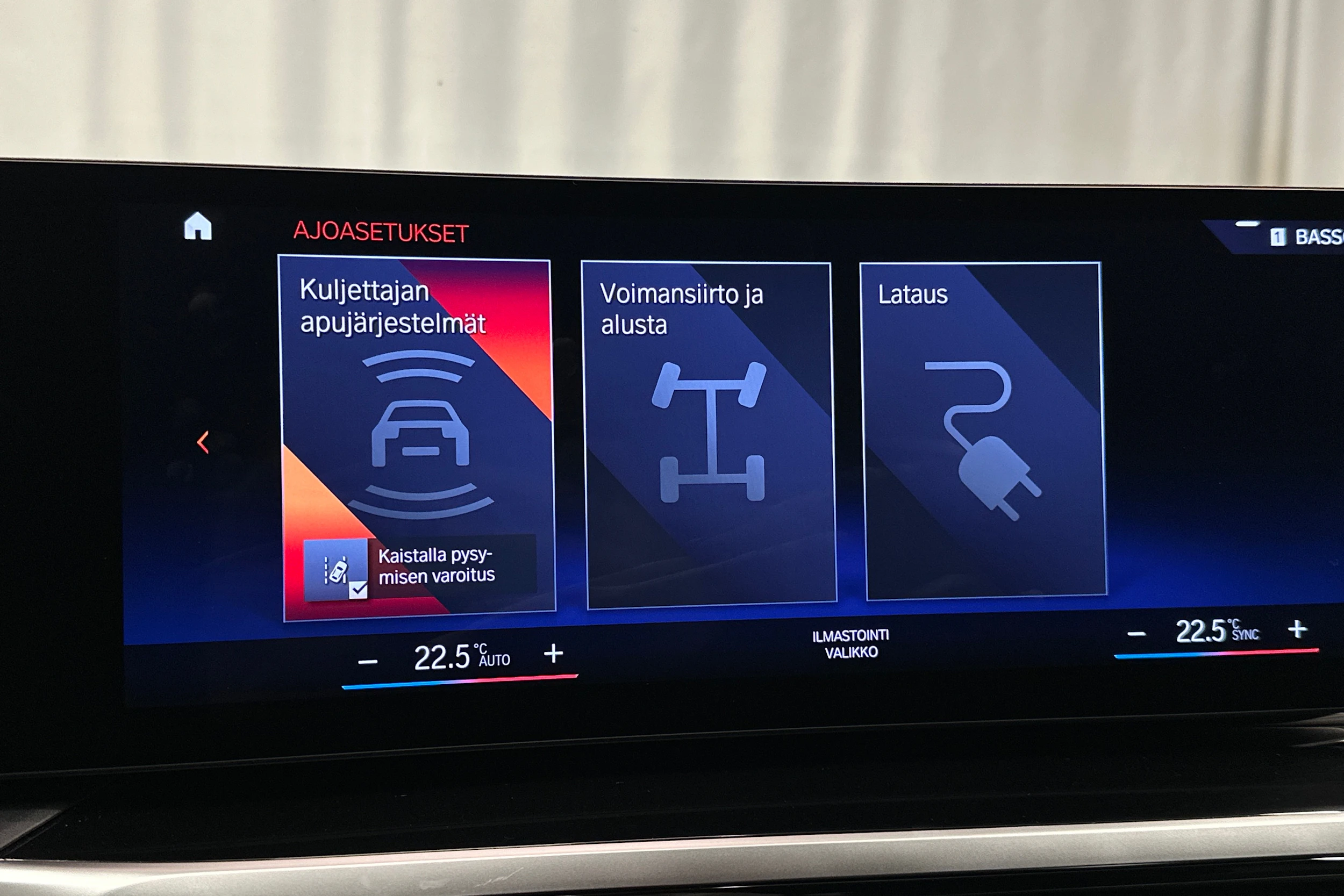 musta BMW i4 2023 kuva 28.