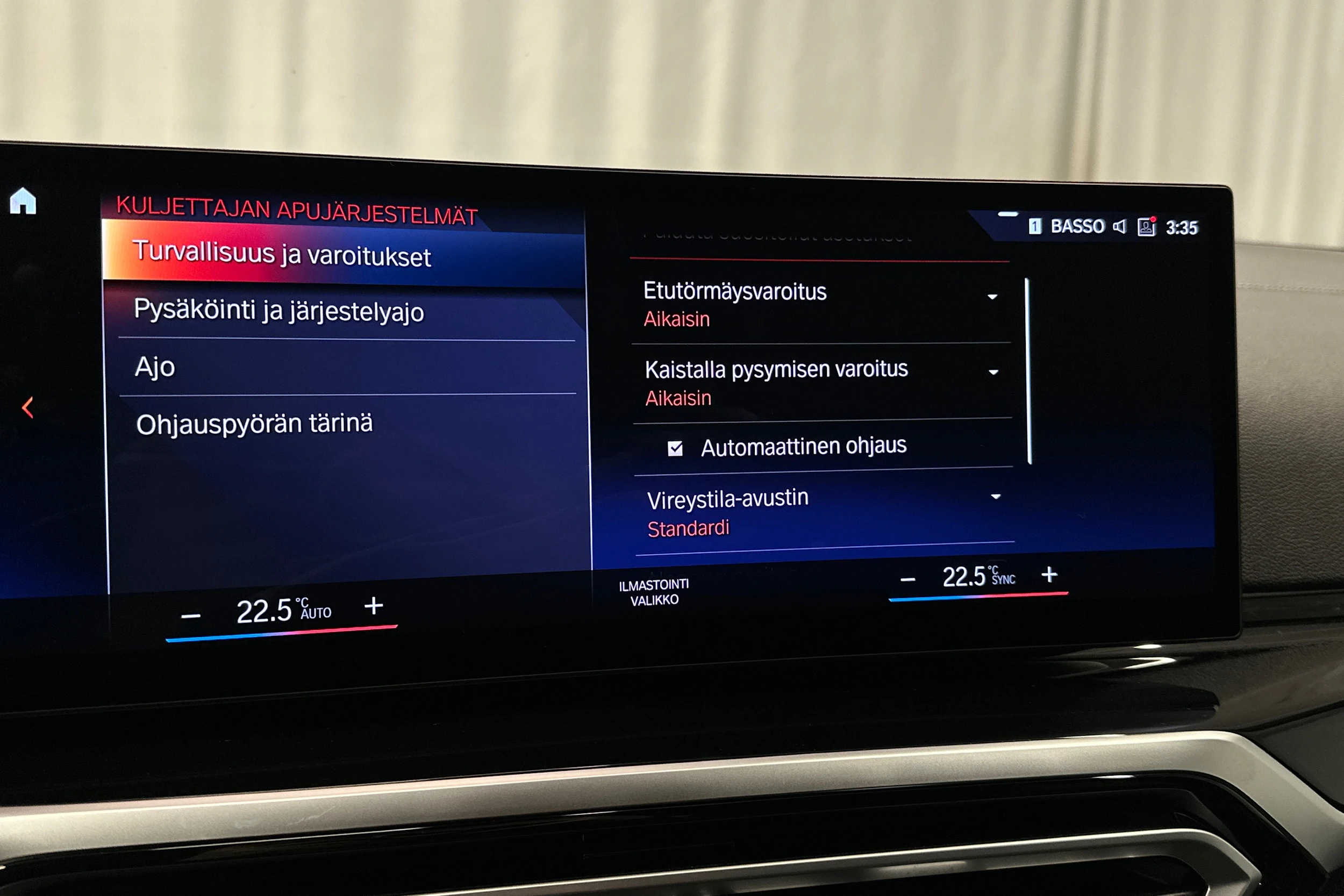 musta BMW i4 2023 kuva 29.